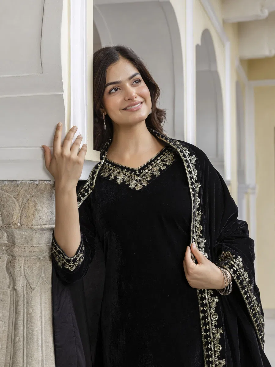 TRENDMALLS Damen Samt Stickerei Salwar Anzug Set A Linie Kurta Hose mit Dupatta Schwarz Kurta Set für Frauen