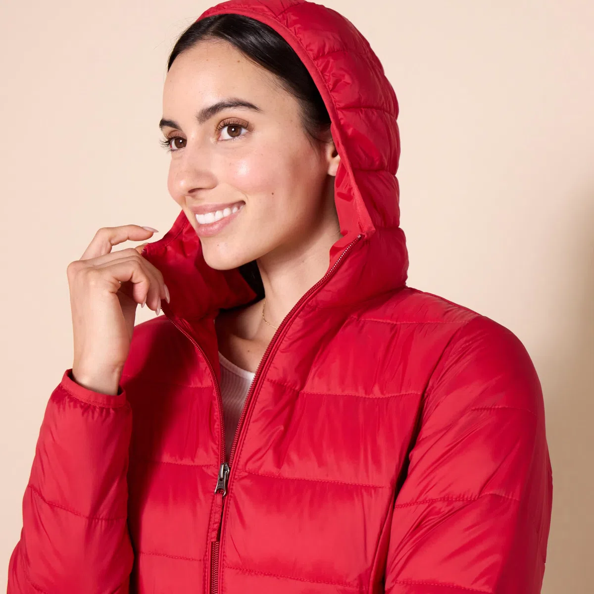 Amazon Essentials Damen Leichter, wasserabweisender, verstaubarer Puffermantel mit Kapuze (erhältlich in Übergrößen)