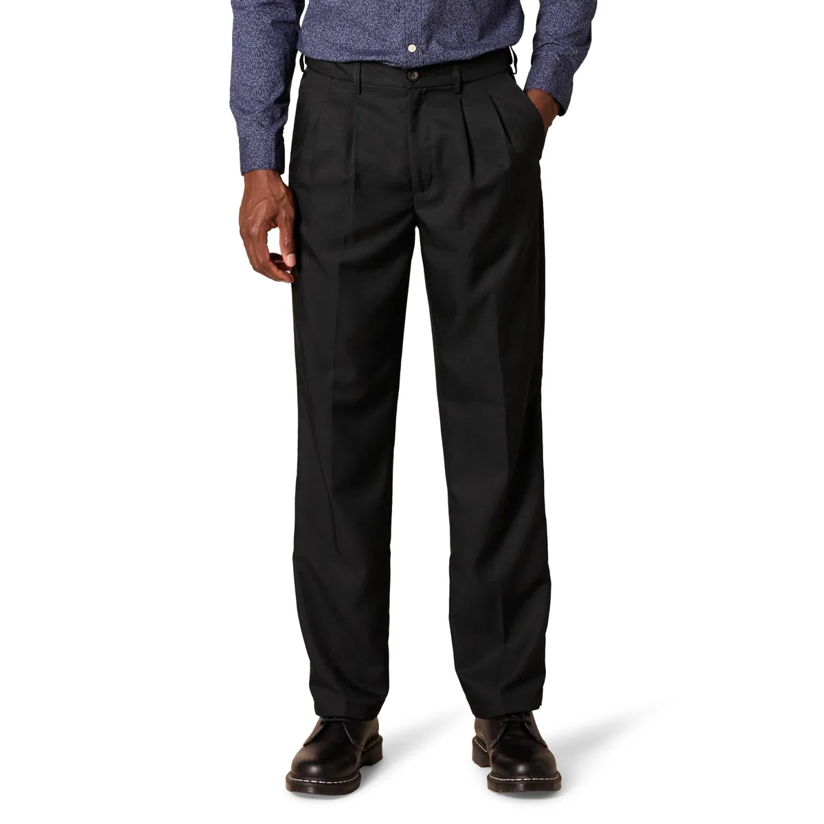 Amazon Essentials Herren Anzughose mit Falte und Erweiterbarem Bund, Klassisch Geschnitten